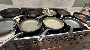 Test av stekpannor - bästa stekpannan: non stick, rostfri & gjutjärn