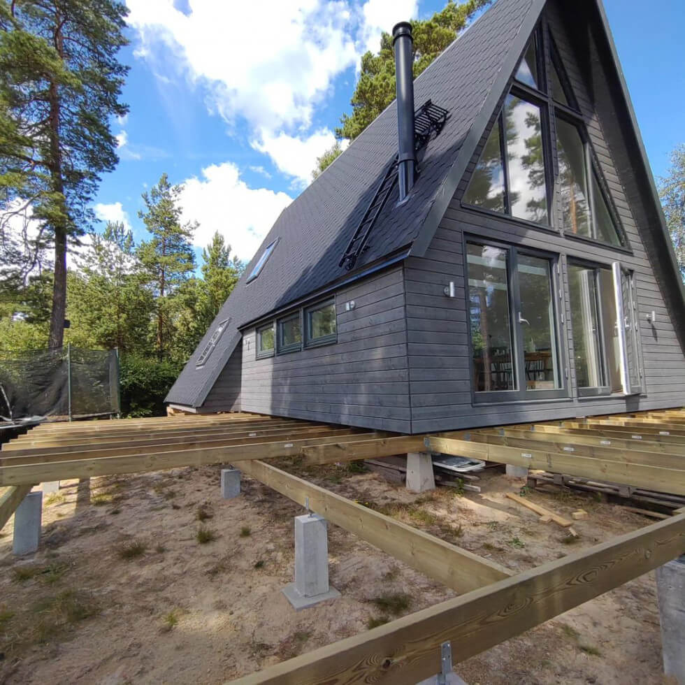 A-frame med altanbygge