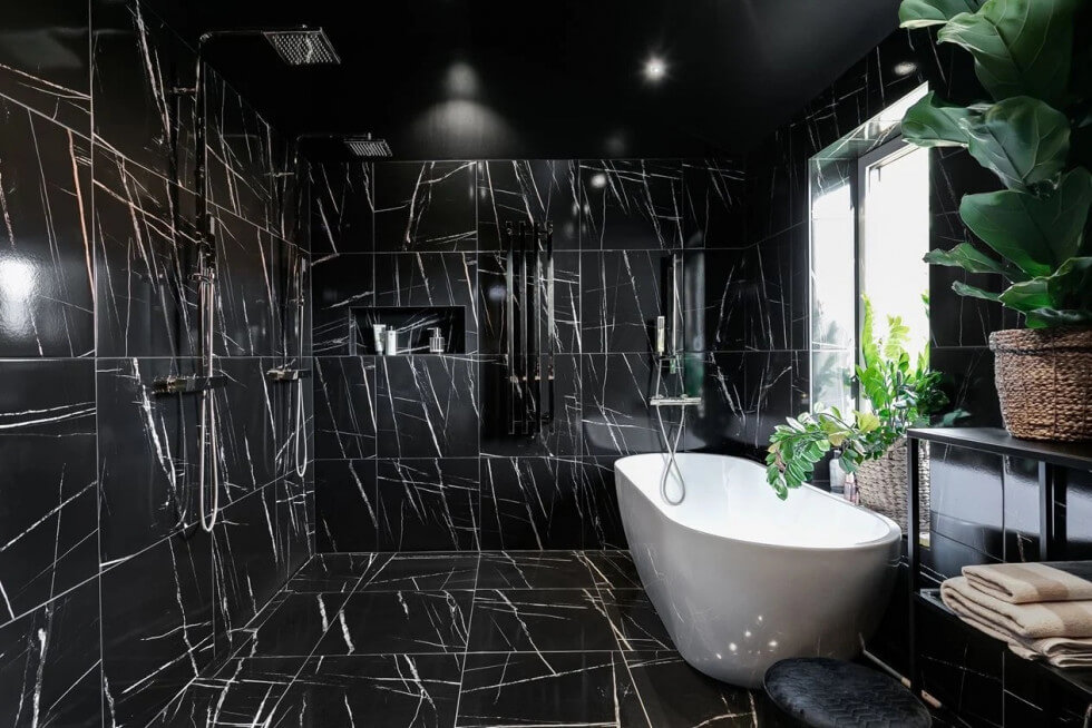 badkar svart badrum
