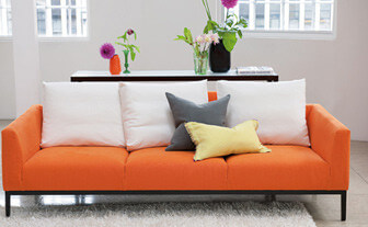 Orange soffa