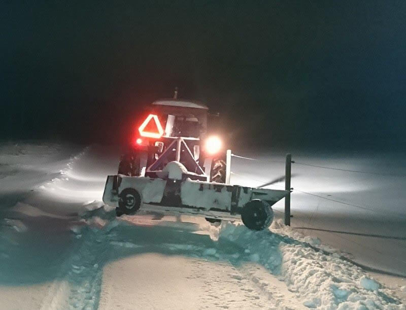 Snöskottning med trädgårdstraktor