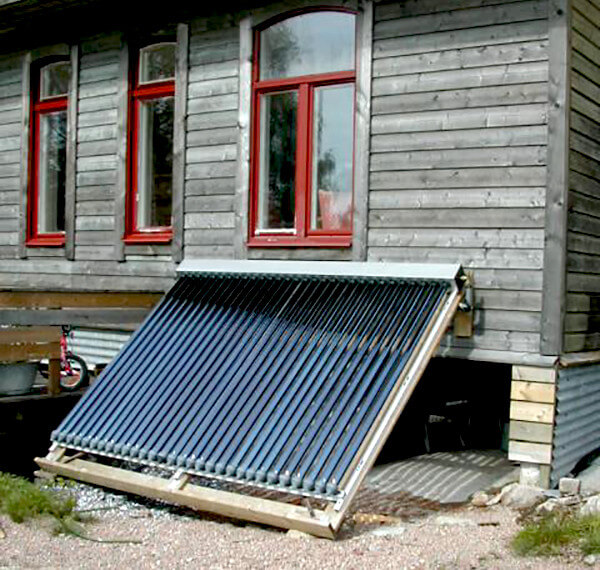 Solpaneler och ved används för att värma huset.