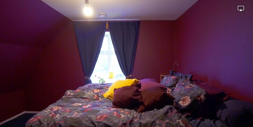 Sovrummet i purpur och blått
