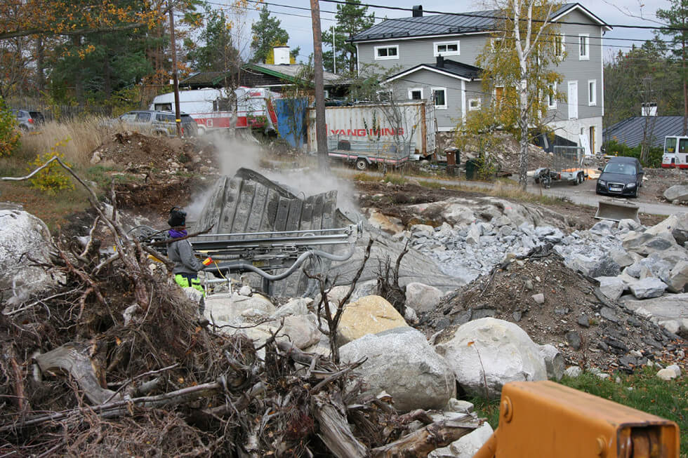 Hjälp med att spränga bort berg