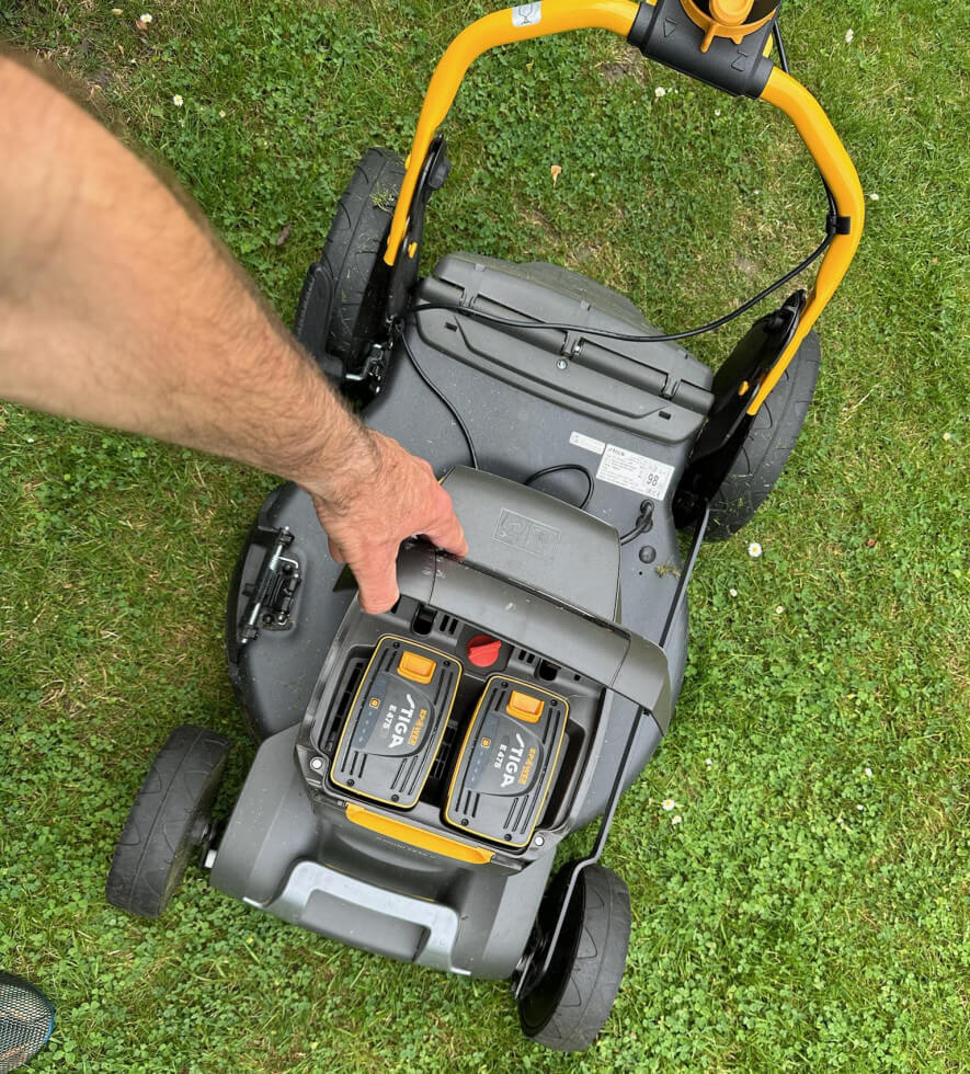 Stiga med plats för två batterier