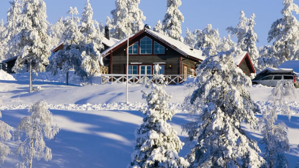 Både fjällstugor och sommarhus har varit enormt populära på bomarknaden sista åren.