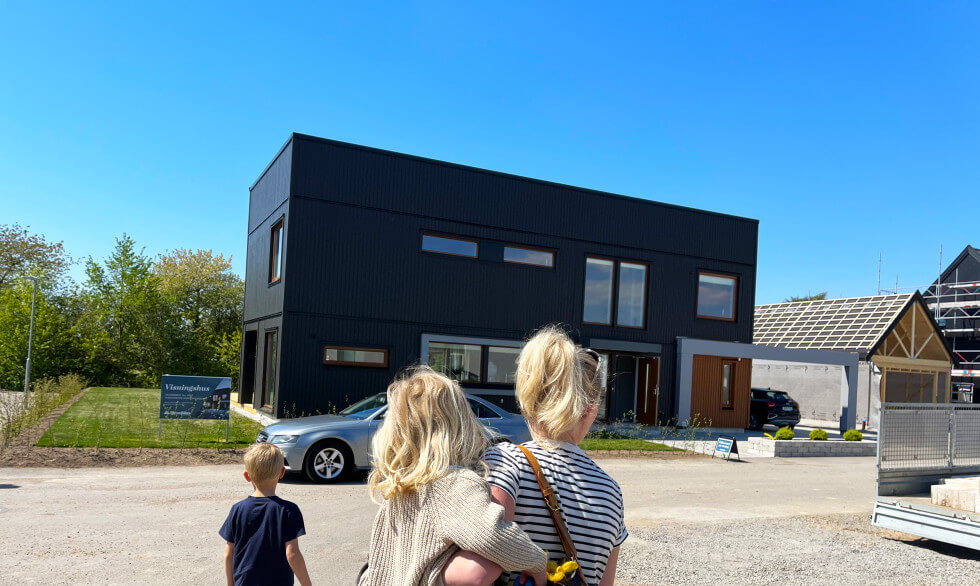 I Rydebäck mellan Landskrona och Helsingborg besökte vår testfamilj Myresjöhus visningshus Morgondagg. 