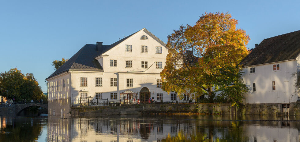 Upplandsmuseet har bedömt att solpanelerna förvanskar byggnadens kulturhistoriska värde.