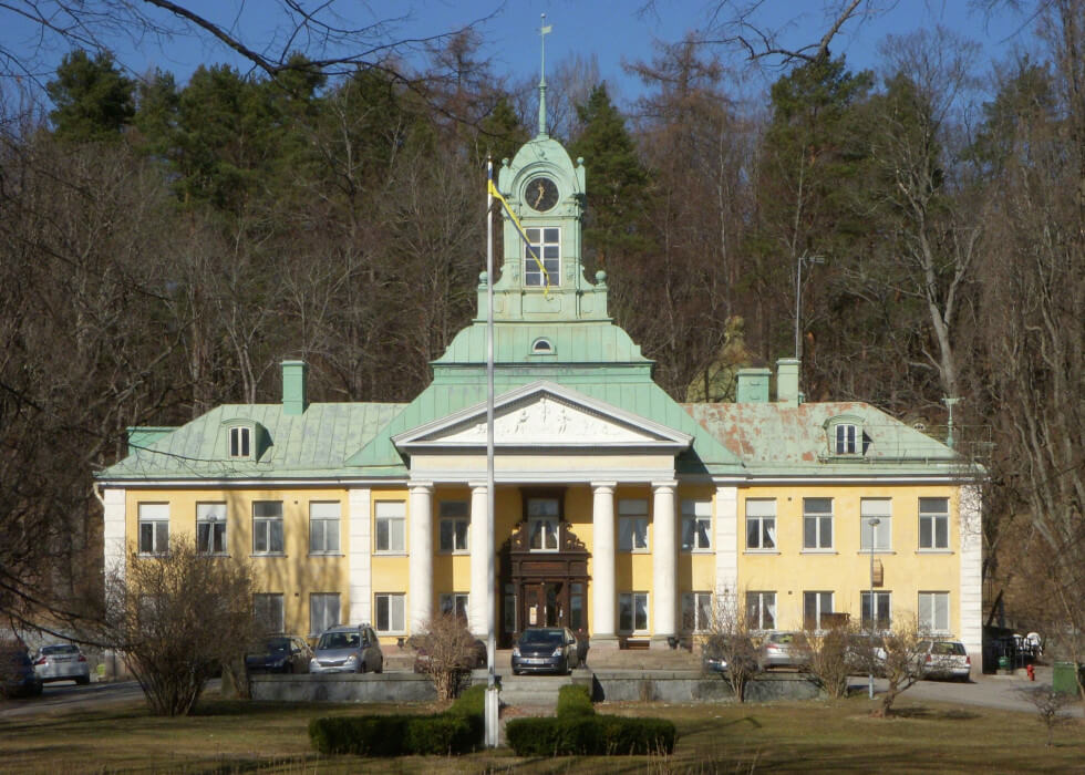 Alby gård är en herrgård och tidigare säteri i Botkyrka, med rötter från medeltiden. 